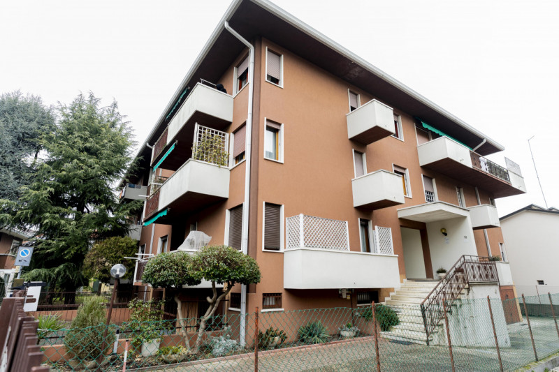 In una delle zone più richieste dell’Arcella, a pochi passi dai quartieri San Carlo e San Bellino...