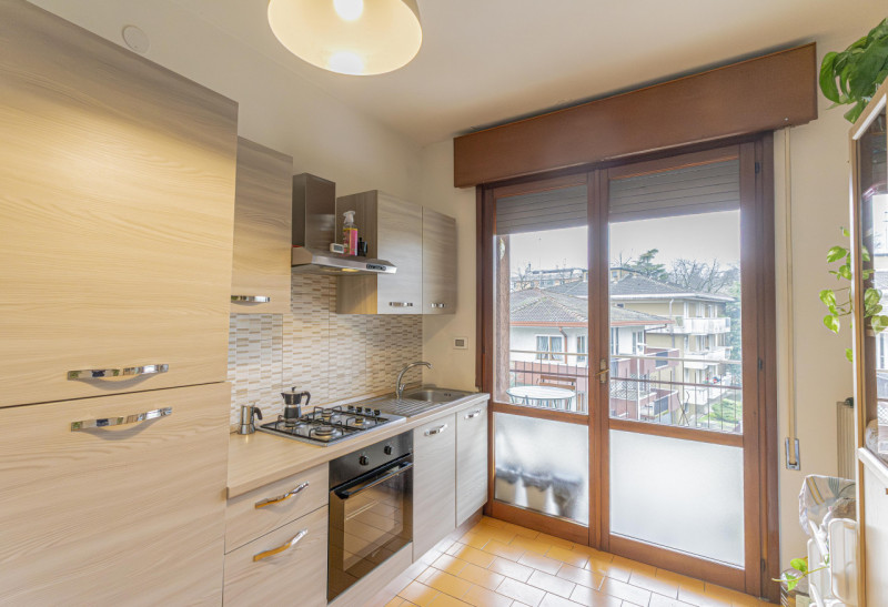 In una delle zone più richieste dell’Arcella, a pochi passi dai quartieri San Carlo e San Bellino...