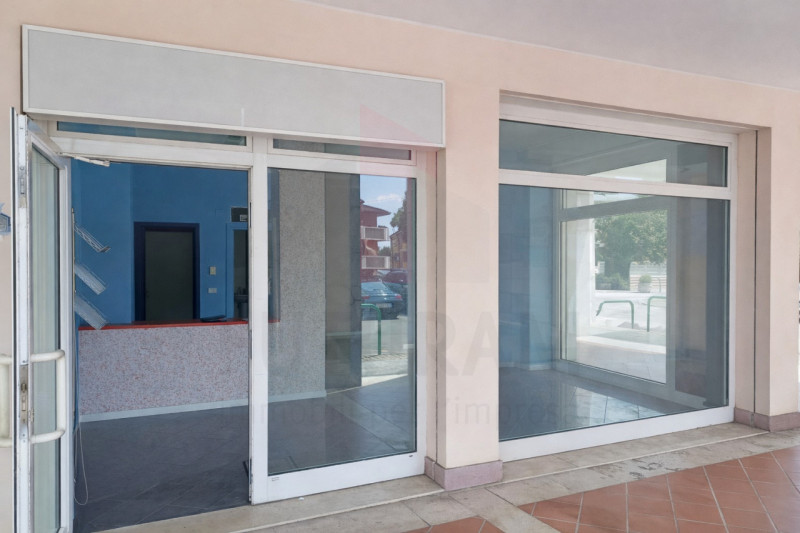 PADOVA ZONA MONTÀ RIFERIMENTO: 6MAT -TEL 3403358378 - 0444310220
 
In vendita un'eccellente oppor...