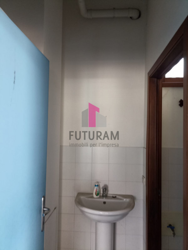 PADOVA ZONA MONTÀ RIFERIMENTO: 6MAT -TEL 3403358378 - 0444310220
 
In vendita un'eccellente oppor...