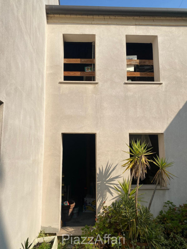 In pieno centro storico a Piove di Sacco, proponiamo in vendita una “CHICCA” e più precisamente u...