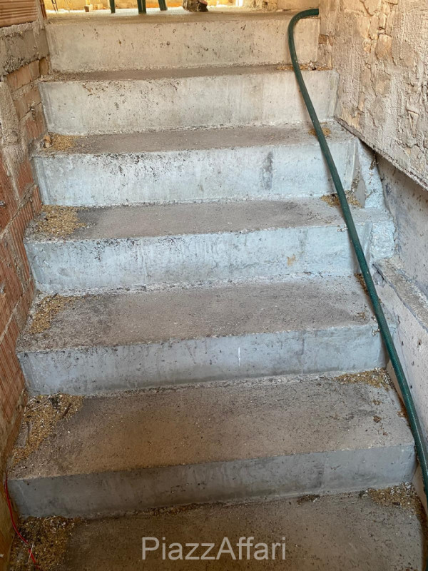 In pieno centro storico a Piove di Sacco, proponiamo in vendita una “CHICCA” e più precisamente u...