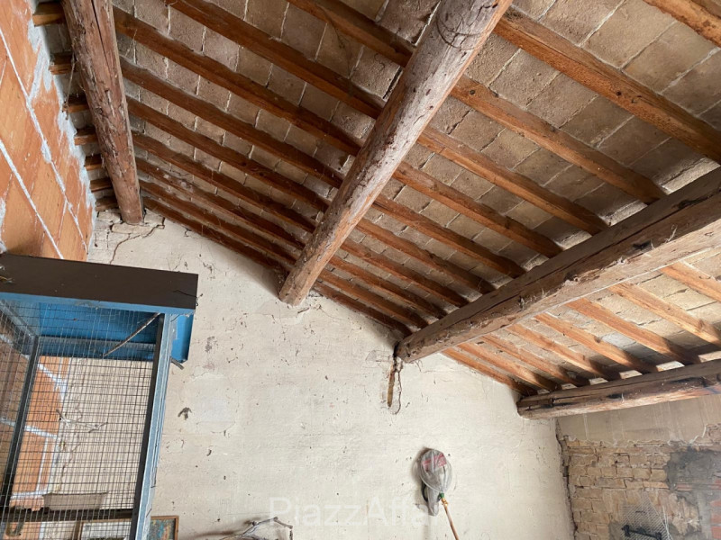 In pieno centro storico a Piove di Sacco, proponiamo in vendita una “CHICCA” e più precisamente u...