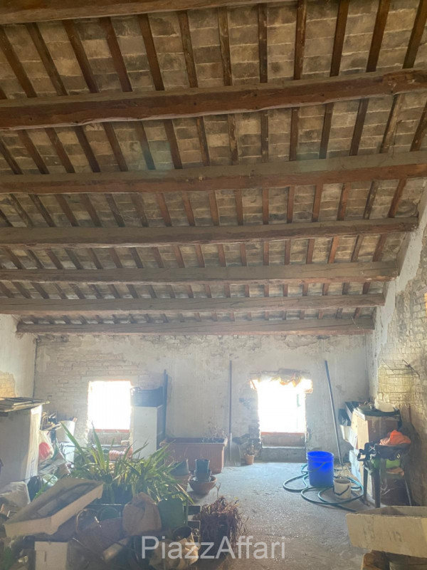 In pieno centro storico a Piove di Sacco, proponiamo in vendita una “CHICCA” e più precisamente u...