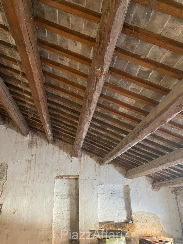 In pieno centro storico a Piove di Sacco, proponiamo in vendita una “CHICCA” e più precisamente u...