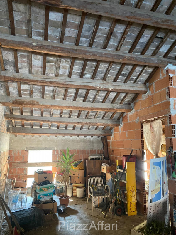 In pieno centro storico a Piove di Sacco, proponiamo in vendita una “CHICCA” e più precisamente u...