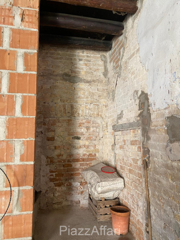 In pieno centro storico a Piove di Sacco, proponiamo in vendita una “CHICCA” e più precisamente u...