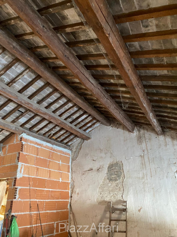 In pieno centro storico a Piove di Sacco, proponiamo in vendita una “CHICCA” e più precisamente u...