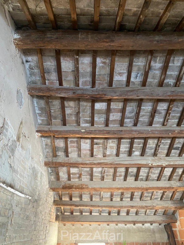 In pieno centro storico a Piove di Sacco, proponiamo in vendita una “CHICCA” e più precisamente u...