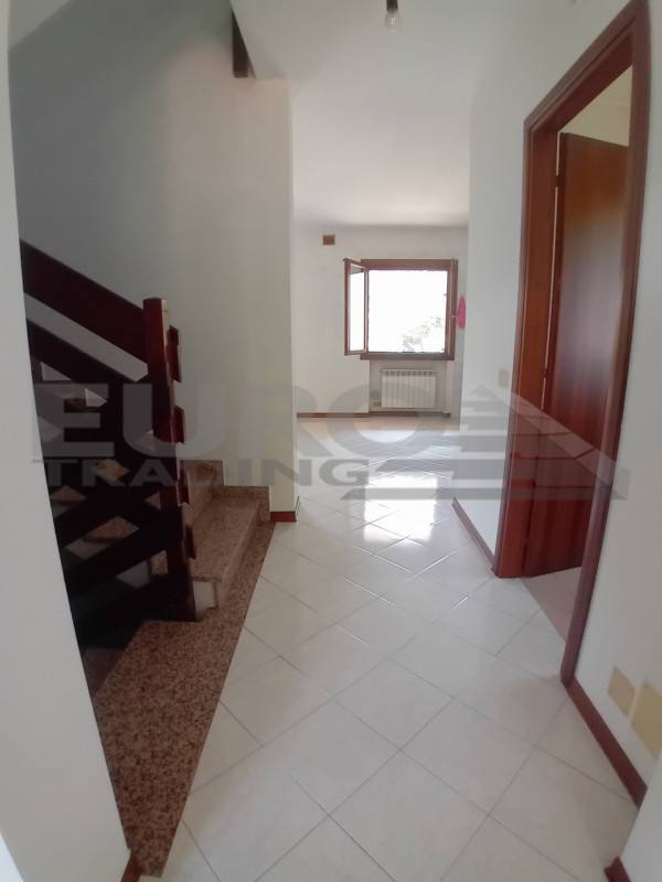 MARCON: Loc. Gaggio situata in una bella zona residenziale, molto comoda ai servizi, proponiamo p...