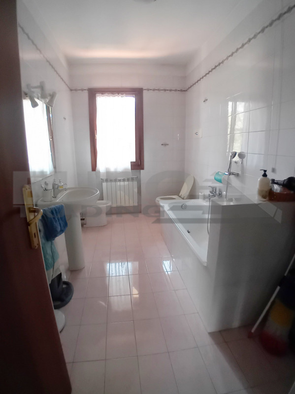 MARCON: Loc. Gaggio situata in una bella zona residenziale, molto comoda ai servizi, proponiamo p...