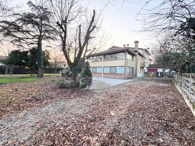 VILLA DEL CONTE (PD) Zona Abbazia Pisani porzione di Bifamiliare, 2 piani fuori terra, in zona tr...