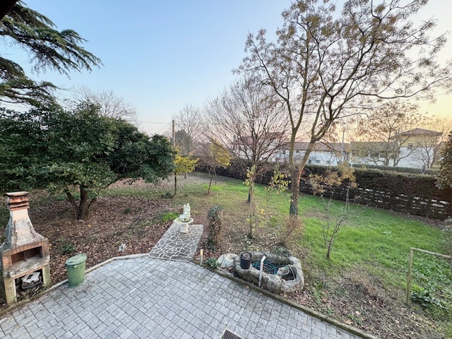 VILLA DEL CONTE (PD) Zona Abbazia Pisani porzione di Bifamiliare, 2 piani fuori terra, in zona tr...