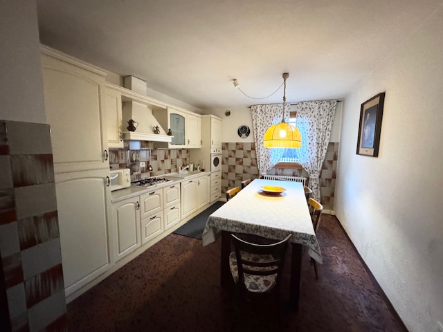 VILLA DEL CONTE (PD) Zona Abbazia Pisani porzione di Bifamiliare, 2 piani fuori terra, in zona tr...