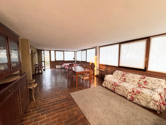 VILLA DEL CONTE (PD) Zona Abbazia Pisani porzione di Bifamiliare, 2 piani fuori terra, in zona tr...