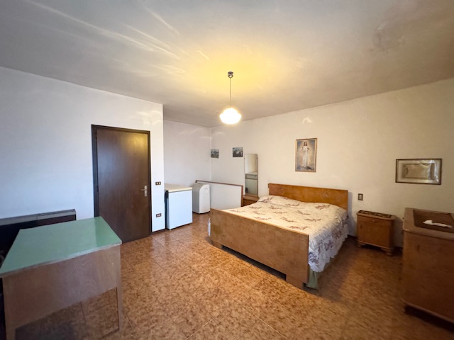 VILLA DEL CONTE (PD) Zona Abbazia Pisani porzione di Bifamiliare, 2 piani fuori terra, in zona tr...