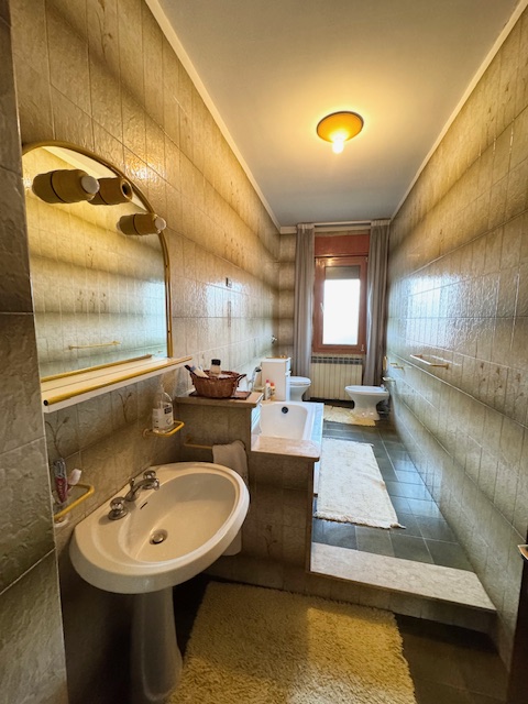 VILLA DEL CONTE (PD) Zona Abbazia Pisani porzione di Bifamiliare, 2 piani fuori terra, in zona tr...