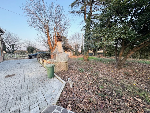 VILLA DEL CONTE (PD) Zona Abbazia Pisani porzione di Bifamiliare, 2 piani fuori terra, in zona tr...