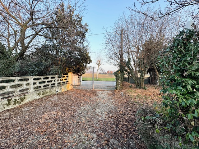 VILLA DEL CONTE (PD) Zona Abbazia Pisani porzione di Bifamiliare, 2 piani fuori terra, in zona tr...