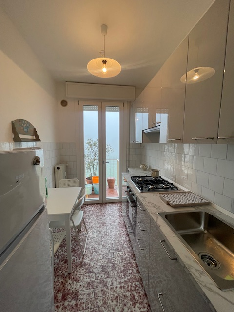 Padova zona S.Osvaldo affittasi in zona centrale grazioso trilocale parzialmente ristrutturato.
A...