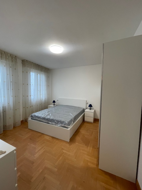 Padova zona S.Osvaldo affittasi in zona centrale grazioso trilocale parzialmente ristrutturato.
A...