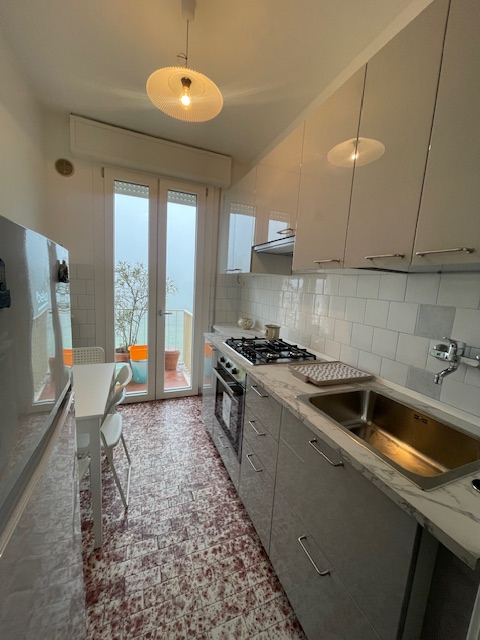 Padova zona S.Osvaldo affittasi in zona centrale grazioso trilocale parzialmente ristrutturato.
A...