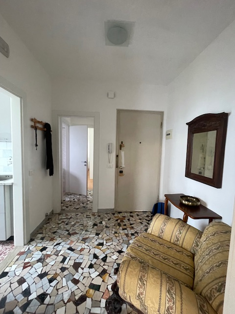 Padova zona S.Osvaldo affittasi in zona centrale grazioso trilocale parzialmente ristrutturato.
A...