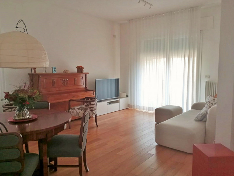 TRICAMERE PIU' STUDIO CON GARAGE E AREA SCOPERTA ESCLUSIVA IN CONTESTO BIFAMILIARE A VICENZA - ZO...