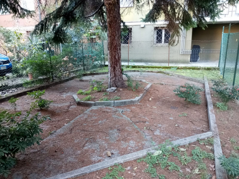 TRICAMERE PIU' STUDIO CON GARAGE E AREA SCOPERTA ESCLUSIVA IN CONTESTO BIFAMILIARE A VICENZA - ZO...