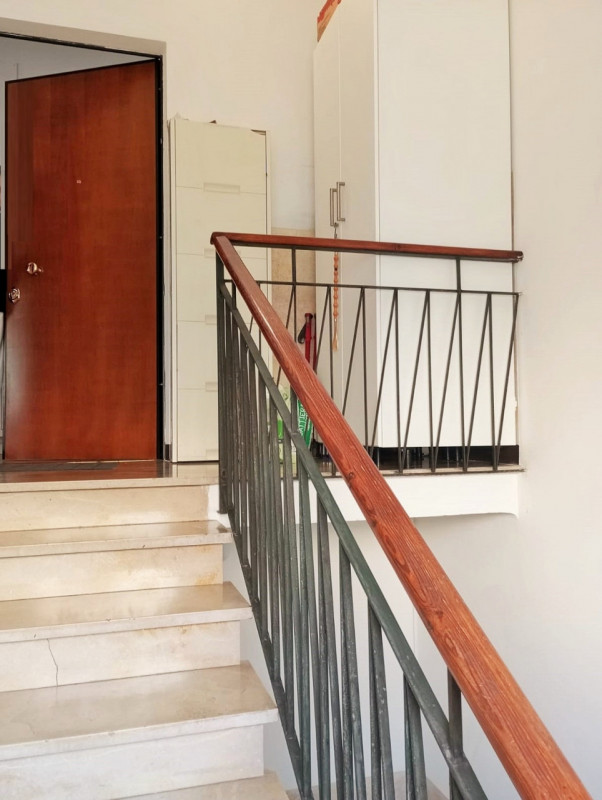 TRICAMERE PIU' STUDIO CON GARAGE E AREA SCOPERTA ESCLUSIVA IN CONTESTO BIFAMILIARE A VICENZA - ZO...