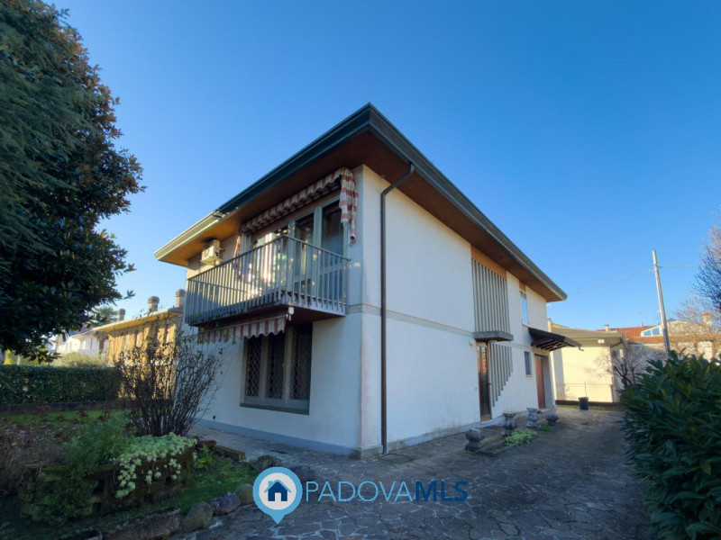 CASA SINGOLA IN VENDITA A PONTE DI BRENTA

Immobile in esclusiva al Gruppo Padova MLS
PADOVA – Zo...