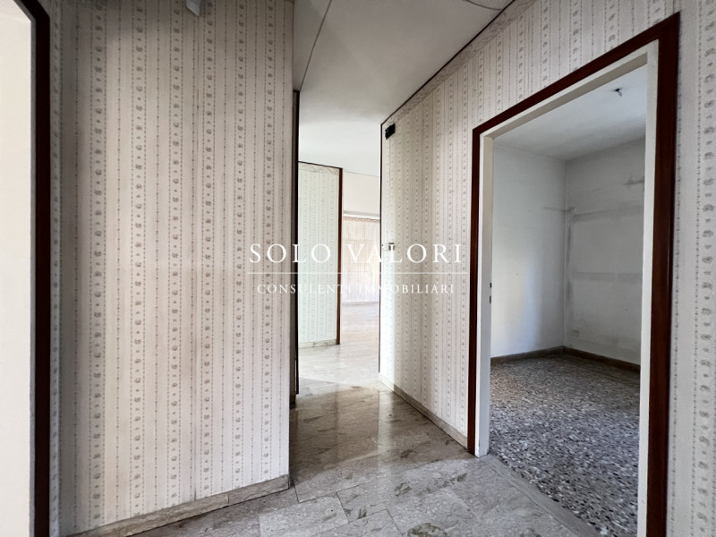 Rif. C346 (per info 338 9387816 Matteo)

Casa singola da ristrutturare situata in posizione centr...