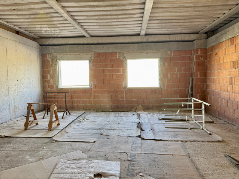 Capannone artigianale disposto su due livelli produttivi. (piano terra H 4 Mt. e piano primo H 3,...