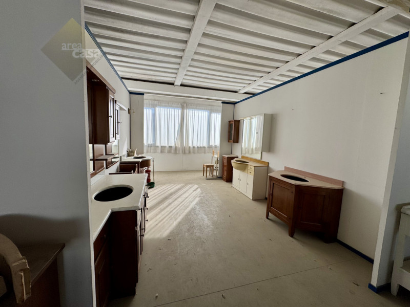 Capannone artigianale disposto su due livelli produttivi. (piano terra H 4 Mt. e piano primo H 3,...