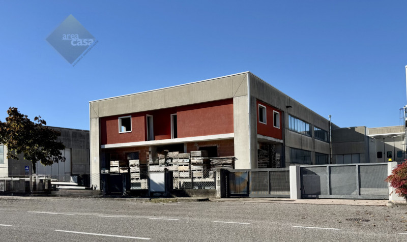 Capannone artigianale disposto su due livelli produttivi. (piano terra H 4 Mt. e piano primo H 3,...