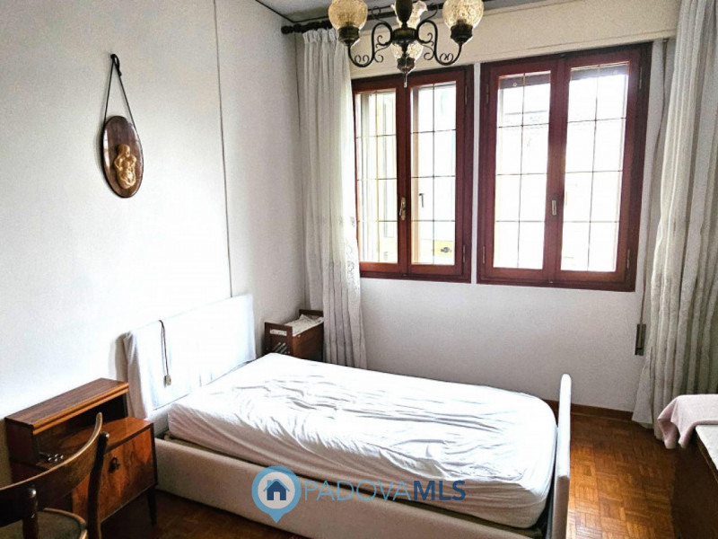 ABITAZIONE SINGOLA CON GIARDINO PRIVATO NEL CUORE DI VIGONZA CENTRO

Immobile in esclusiva al Gru...