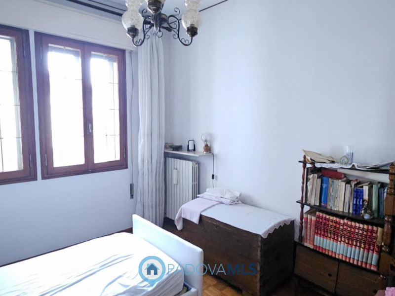 ABITAZIONE SINGOLA CON GIARDINO PRIVATO NEL CUORE DI VIGONZA CENTRO

Immobile in esclusiva al Gru...