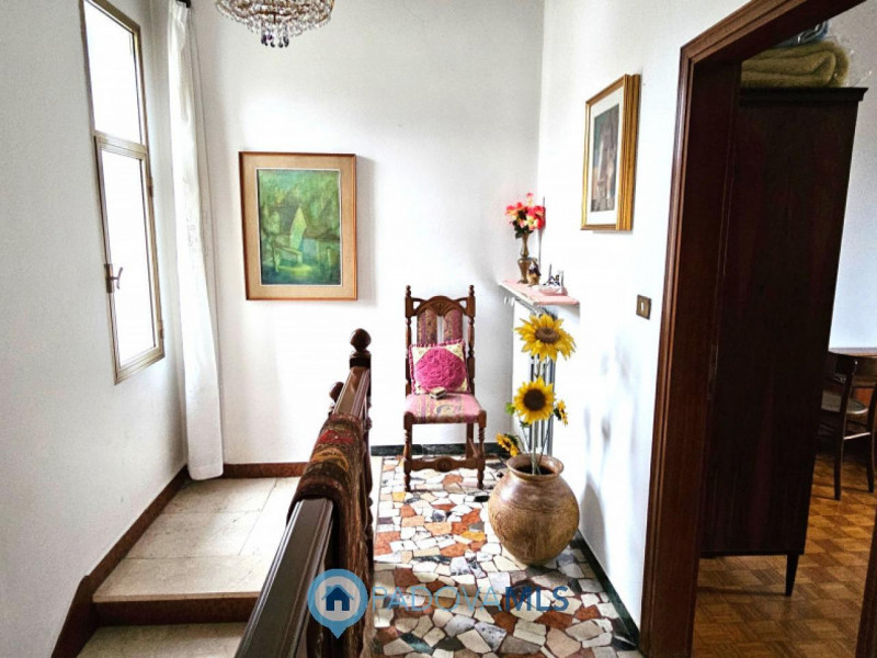 ABITAZIONE SINGOLA CON GIARDINO PRIVATO NEL CUORE DI VIGONZA CENTRO

Immobile in esclusiva al Gru...