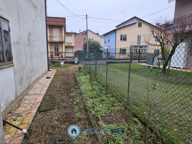 ABITAZIONE SINGOLA CON GIARDINO PRIVATO NEL CUORE DI VIGONZA CENTRO

Immobile in esclusiva al Gru...