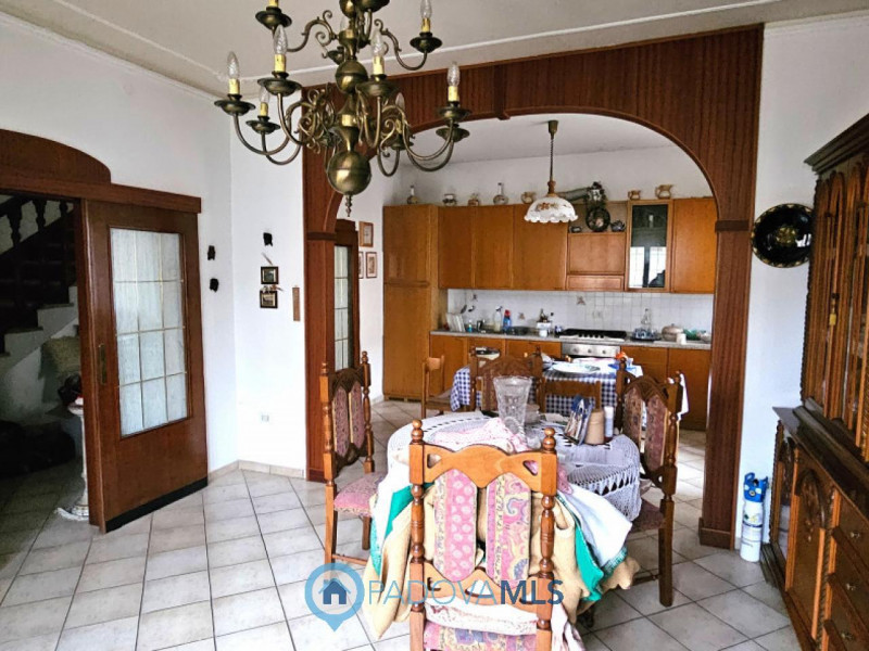 ABITAZIONE SINGOLA CON GIARDINO PRIVATO NEL CUORE DI VIGONZA CENTRO

Immobile in esclusiva al Gru...