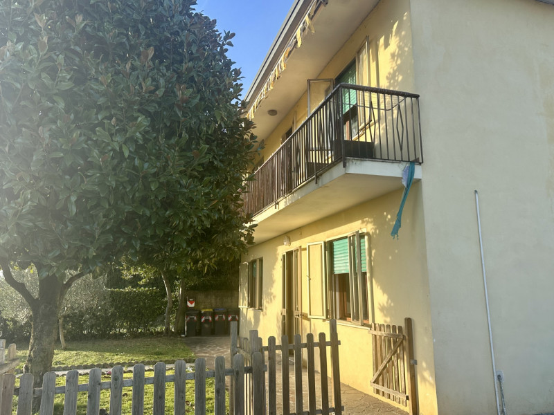 Abano Terme - San Lorenzo. In zona verdeggiante, appena fuori dal traffico cittadino, ben collega...