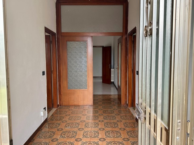 Ad Abano Terme, nella parte più verdeggiante del quartiere San Lorenzo, proponiamo in vendita por...