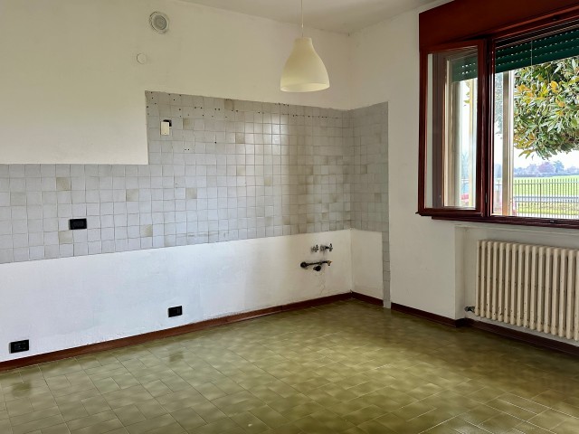 Ad Abano Terme, nella parte più verdeggiante del quartiere San Lorenzo, proponiamo in vendita por...