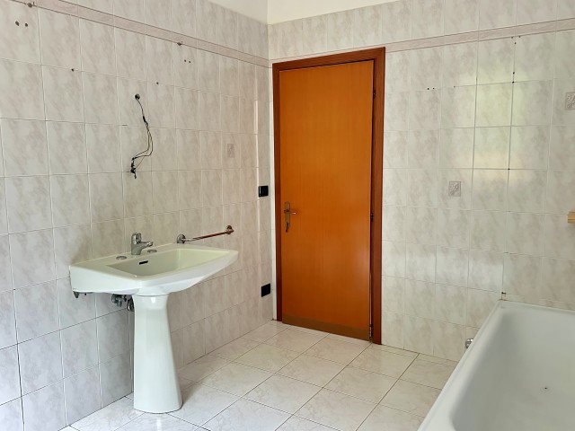 Abano Terme - San Lorenzo. In zona verdeggiante, appena fuori dal traffico cittadino, ben collega...