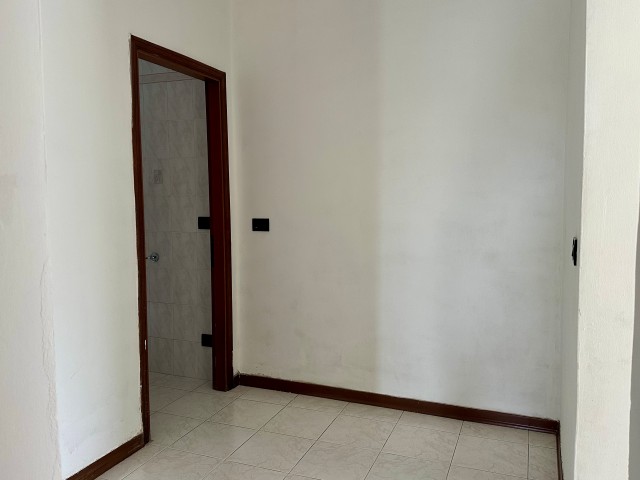 Ad Abano Terme, nella parte più verdeggiante del quartiere San Lorenzo, proponiamo in vendita por...