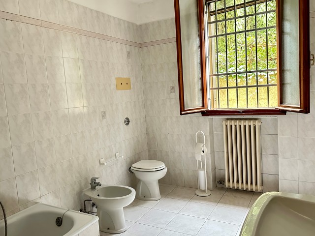 Ad Abano Terme, nella parte più verdeggiante del quartiere San Lorenzo, proponiamo in vendita por...