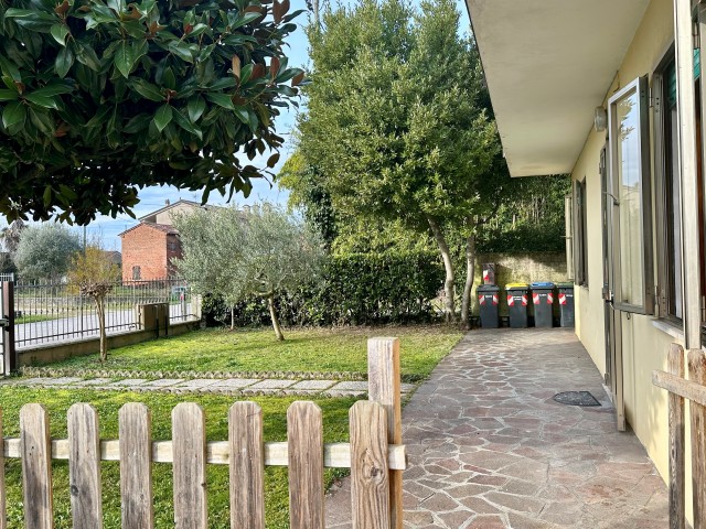 Ad Abano Terme, nella parte più verdeggiante del quartiere San Lorenzo, proponiamo in vendita por...