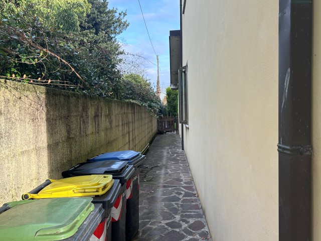 Ad Abano Terme, nella parte più verdeggiante del quartiere San Lorenzo, proponiamo in vendita por...