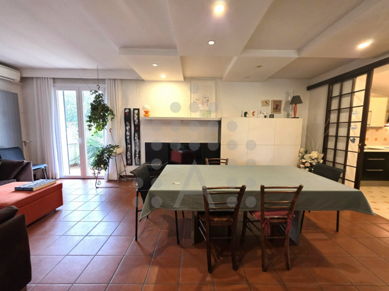 Due famiglie, un solo sogno: bifamiliare con 6.000 mq di giardino privato a Teolo

Due unità abit...