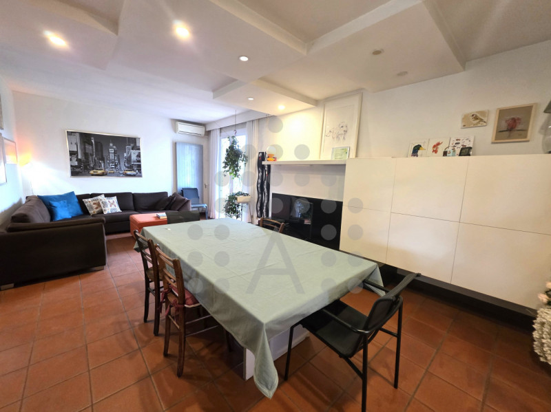 Due famiglie, un solo sogno: bifamiliare con 6.000 mq di giardino privato a Teolo

Due unità abit...